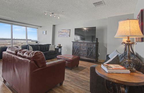 Shop and Dine Fort Worth Condo with Racetrack Views! - Photo 8