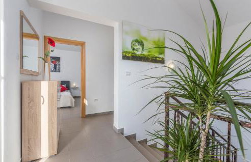 Villa Marilu, modern villa with pool near the sea - Foto 45