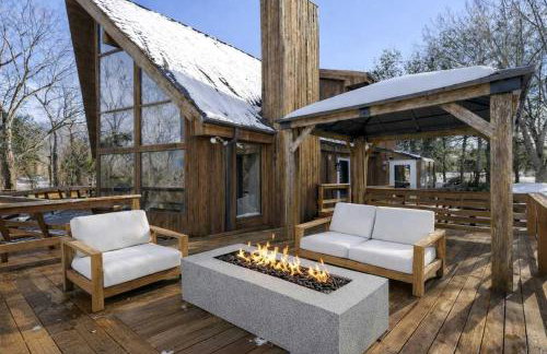 Modern Mountain Cabin with Hot Tub and Game Room Near Moorefield, West Virginia - Foto 4