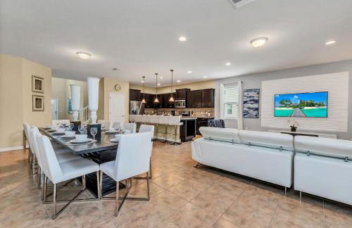 Villa W/ Pool, Movie Theater & Game Roomsleeps 20 - Photo 16