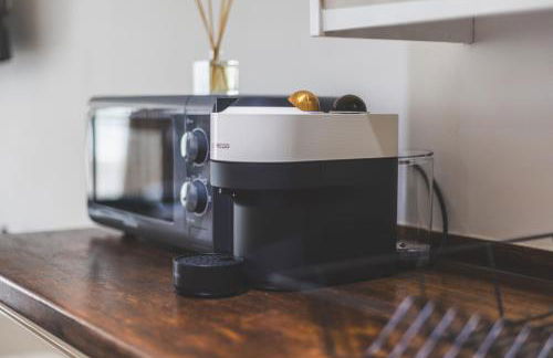 Elegant 1BDR Flat with Private Patio - Foto 14