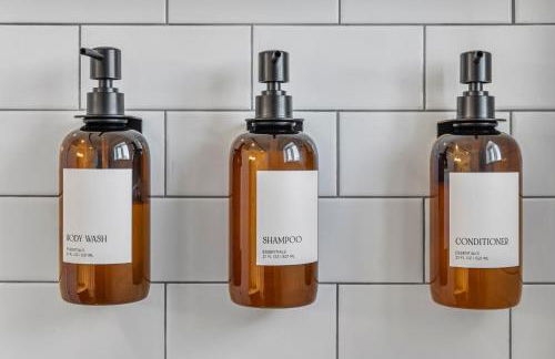 Stylish Phoenix Suite by Zenia Stays - Central & Cozy Escape - Foto 30