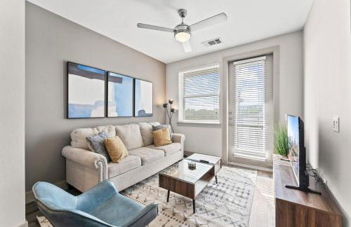 Modern & Chic 1BR Luxury Apts Close to Downtown & Airport - Photo 6