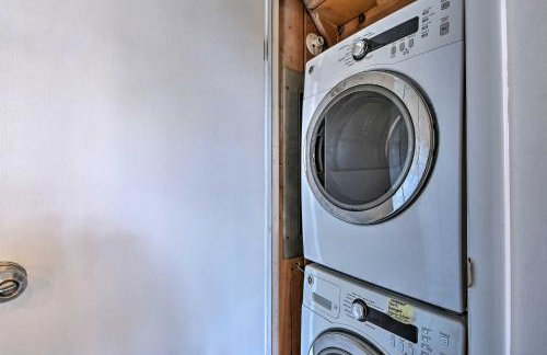 Designer Retreat with Pool, Golf and Beach Access! - Foto 16