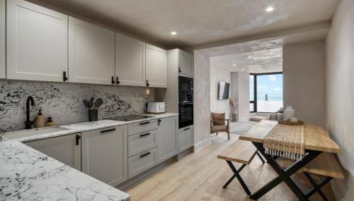 Sea View Apartment overlooking Mumbles Bay - Foto 4, Shopping Area, stove, dishwasher, pet friendly, toaster