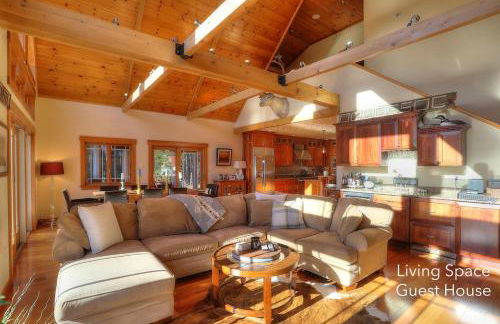 Gingerbread House on Mooselookmeguntic Lake - Foto 5