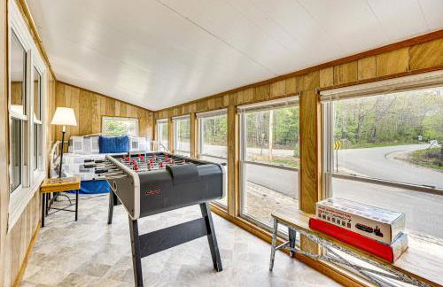 Hike, Fish and Ski Black Bear Cabin in Albany - Foto 3