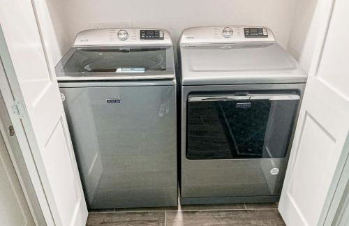 Lake view desert stay with pool, patio, grill, & smart TVs - snowbird-friendly - Foto 19