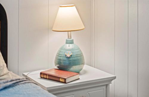 Beachy Getaway - Cozy and Secluded Lodge Home - Foto 20