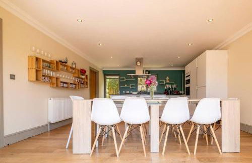 Stunning 5-bed 3-bath house close to the sea! - Foto 43