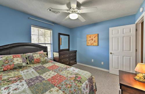 Cozy College Station Home with Patio and Fireplace - Foto 20