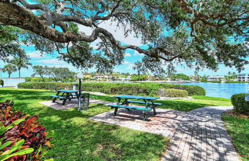 Two-Level, Heated Pool, Trolley to Beach & Village - Foto 42