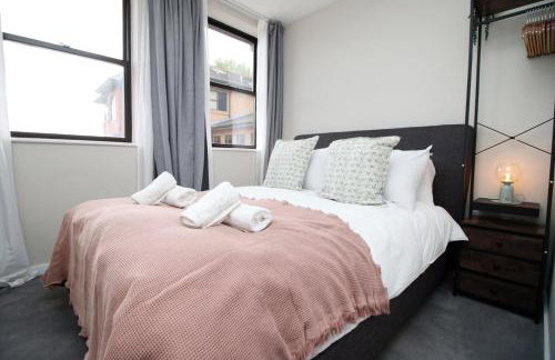 Elegant 2BR w/ Pool Table in Prime Location - Foto 44