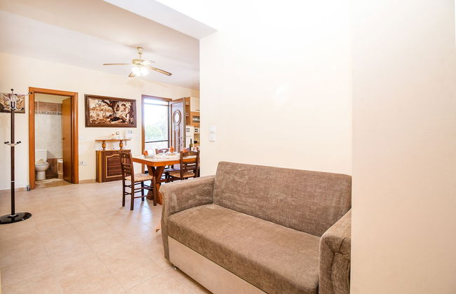 Cozy Family Home Near the Beach - Photo 16