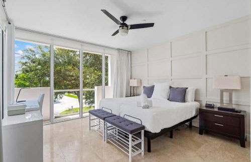 Hemingway 3 Bedroom Condo 2 Blocks from the Beach - Photo 11