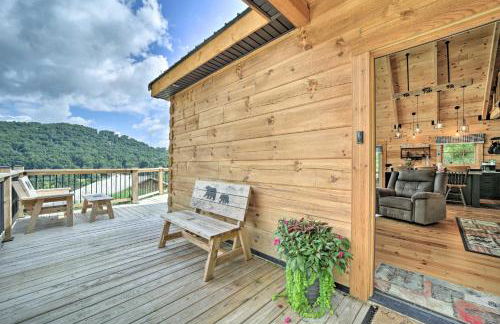 Luxe Log Cabin with Modern Finishes and Mtn Views - Foto 24