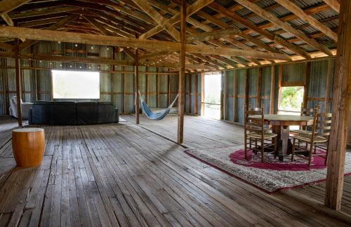 Stay on a 350-acre Cattle Ranch! Brazos River! Tubing! Petting zoo! - Foto 43