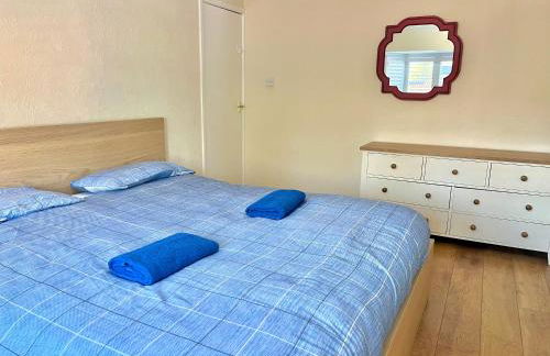 Spacious 3-Bed Family Retreat with Cosy Living and Garden! Free parking - Foto 18