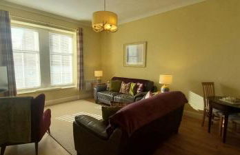 Stunning Village Centre Holiday Home - Photo 6