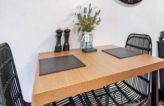 The Eden Loft: A Stylish Retreat - Foto 24