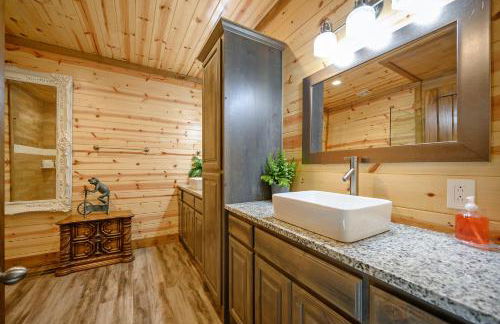 The Nomi Lodge - Sleeps 28 - Gorgeous Rustic Cabin, Centrally Located, Tons of Amenities - Photo 36