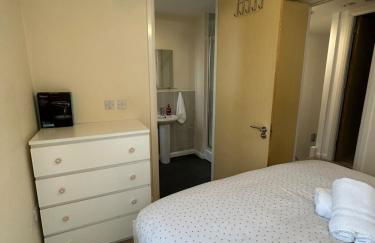 Comfortable 3-Storey House with Free Car Parking - Foto 37