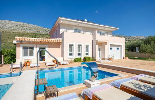 VILLA MILLA with private pool, jacuzzi, sauna, gym, max. 8 person - Photo 18