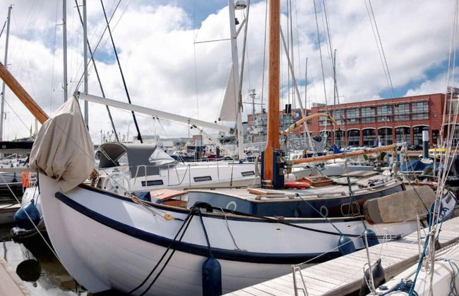 Cozy Beachside Retreat With Fireplace - Photo 33