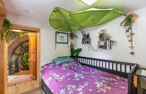 Hobbit Lounge - Photo 32