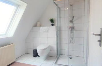 Moderne Monteurwohnung für 6 Personen bei Villingen-Schwenningen, TV, Einzelbetten, WLAN, Bettwäsche, Handtücher inklusive - TR01 - Foto 7