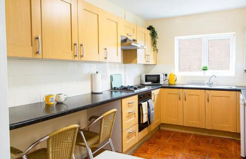 3 Bedroom House, Free Parking and Self Check In - Foto 31