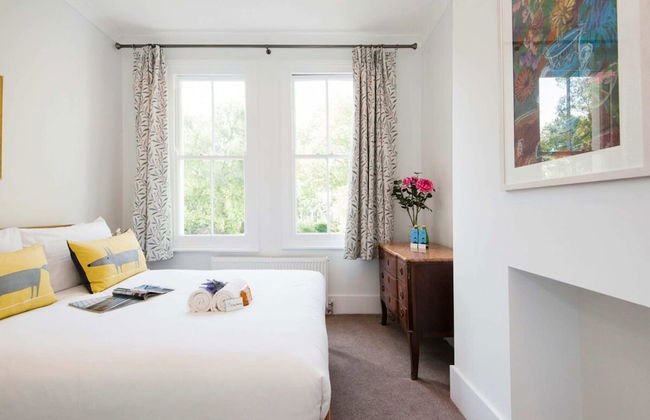 The Stunning Philbeach Garden Apartment - Photo 1