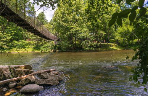 Pool and Riverfront! Couples Retreat in Smoky Mtns - Foto 35
