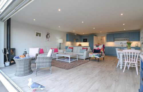 Bucket and Spades- Right on the Beach - Foto 24