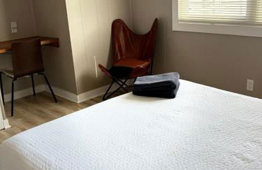 Charming Cottage with Fenced Backyard Pet Friendly - Foto 4