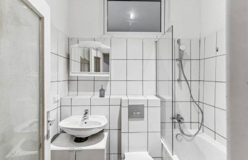 Bright flat near park & transport Neukölln - Foto 7