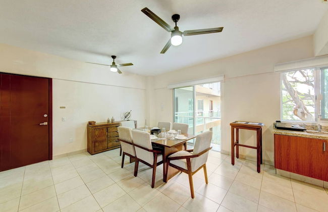 Beautiful Condo With Pool and Close to the Beach - Foto 13