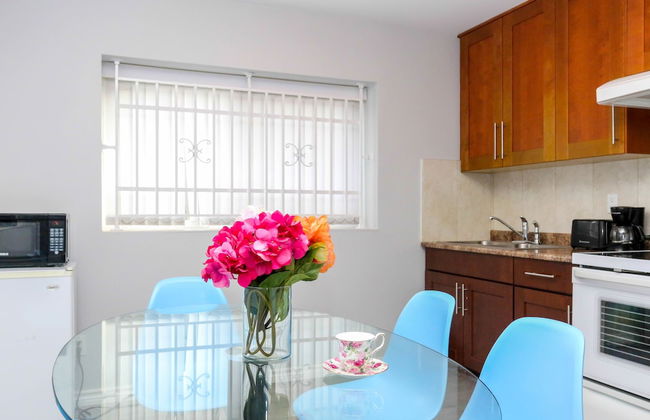 Family Home-Metrotown by Elevate Rooms - Photo 7