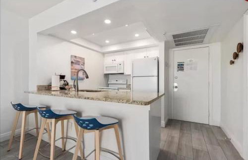 Hutchinson Island BeachFront Heated Pool Balcony Top Floor - Foto 3