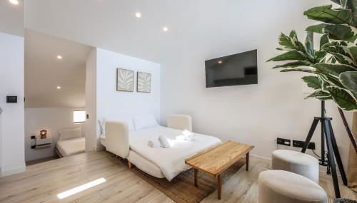 Bernabeu Roof Apartment in Madrid - Photo 5