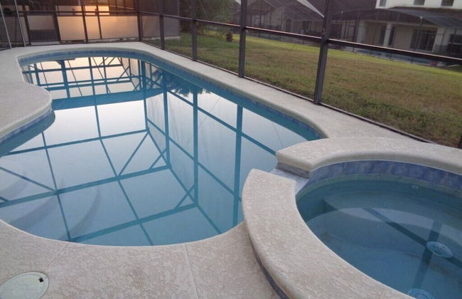 R1 Legacy Park 5 bed / 3 Bath - Foto 8