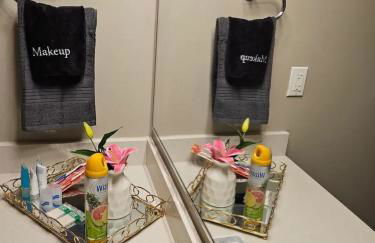 Uptown Stay and Adventures with Pool, Bars & Shops - Photo 5