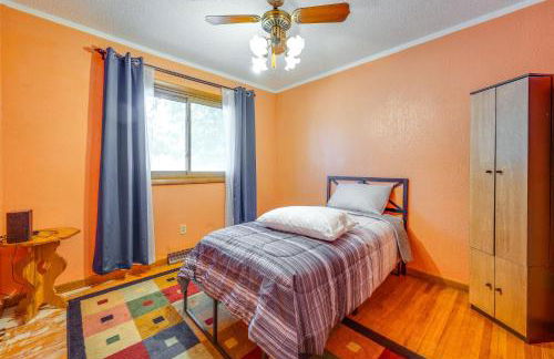 Family-Friendly Waterloo Abode with Deck! - Foto 17