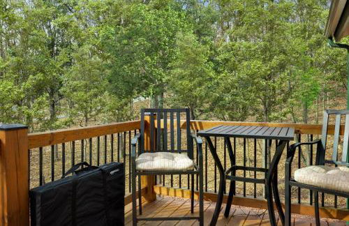 Cabin w hot tub & fire pit - Foto 18