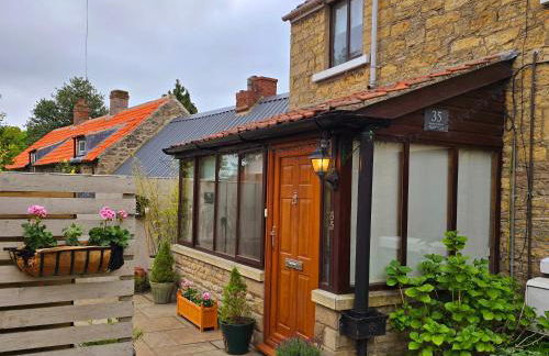 Gorgeous Two Bedroom Cottage, Pet Friendly! - Foto 2