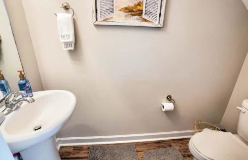 Modern 3Bedroom Duplex with Kitchen, WiFi and Free Parking Kannapolis - Photo 35