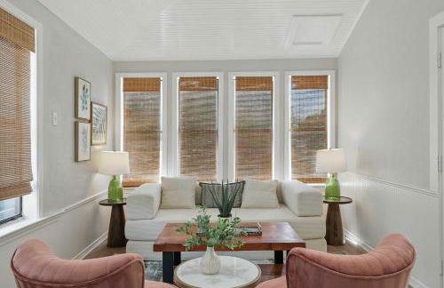 Spacious 5BR Getaway with Pool - Foto 28