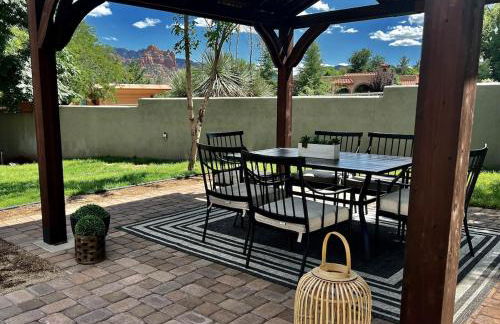 Sedona Uptown Gem!Large yard w grass and shade trees! Views!! NEW! BARREL SAUNA!!! Close to trails, walk to Uptown Sedona, restaurants and shopping - Foto 8