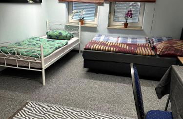 Large accommodation for up to 18 people near Halle Leipzig with Pool Table - Foto 12