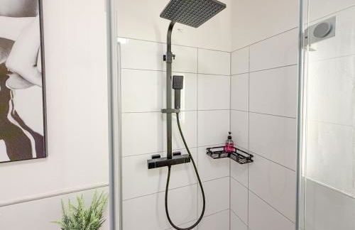 MOIN Apartments - Studio mit Balkon & Parkplatz, Wifi und TV - Foto 19